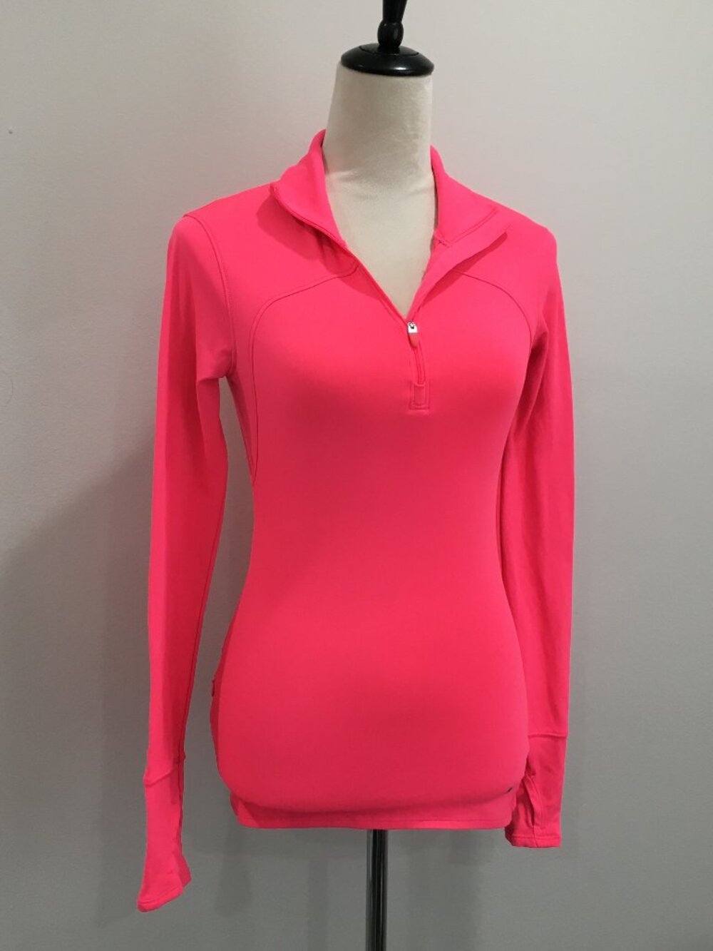 UNDER ARMOUR Fitted Neon Pink Breast Cancer Thumbhole Cold Gear Zip Pocket Shirt